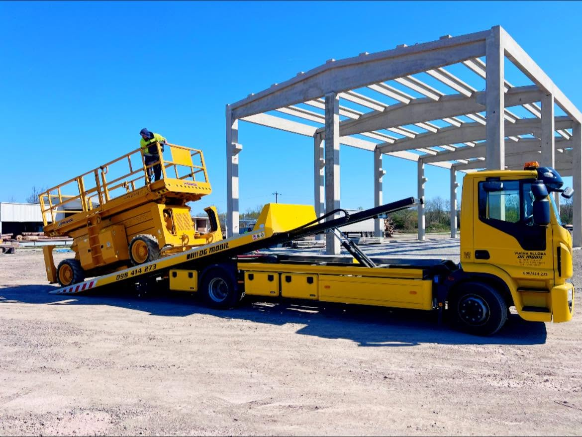 Utovar radne platforme na gradilištu — DGMOBIL